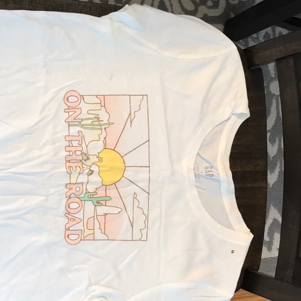 Girls Gap tshirt. Shirt sleeve with tags size M